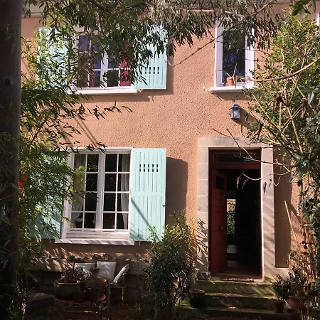 Holiday home Tres Jolie Maison D'artiste,jardin,proche